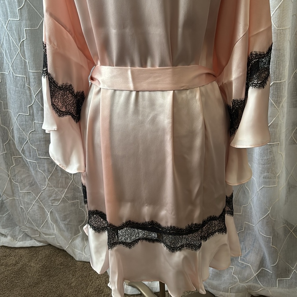 NEW Victoria’s Secret Robe With Black Lace Detail—Size XL- XXL - Picture 5 of 8